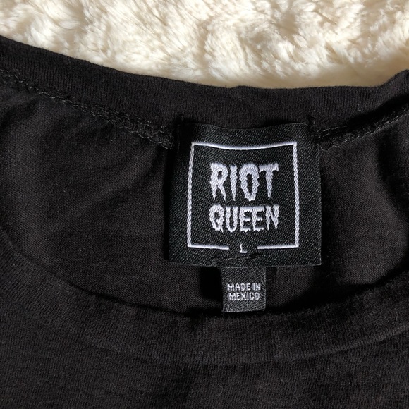 *Sold* Checkered Sleeve Crop Top - Picture 3 of 6